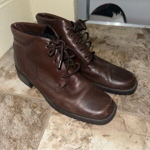 Women’s Vintage Preppy Borelli Brand Brown  Leather Lace Up Ankle Boots Size 9